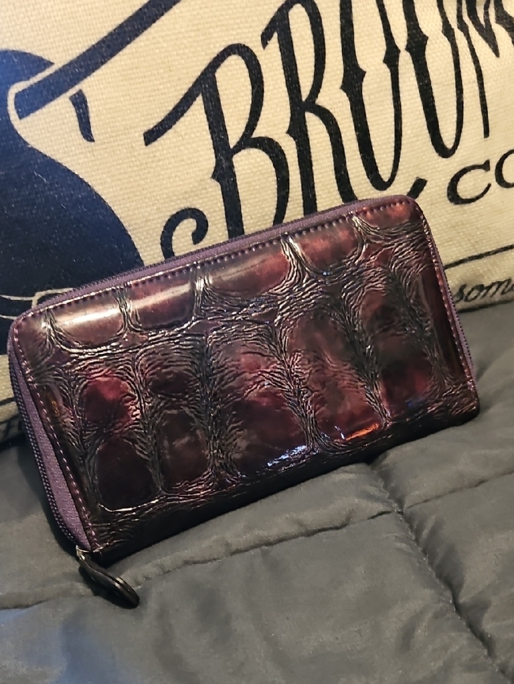 D&G Dolce Gabbana  Glossy Croc-Embossed Zip Wallet in Plum - Picture 4 of 4